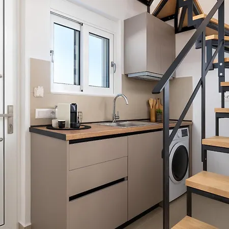 Amora Pool * Gennadi