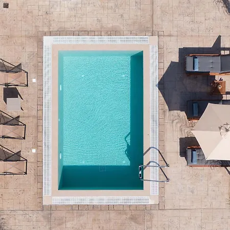 Villa Amora Pool Gennadi