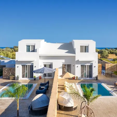 Amora Pool * Gennadi