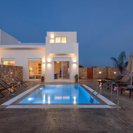 Amora Pool