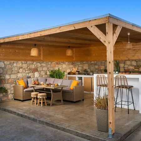 Amora Pool * Gennadi