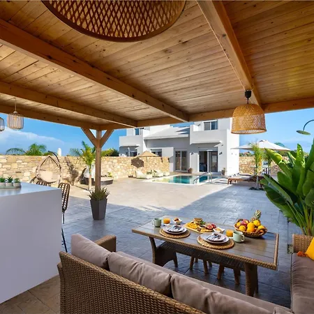 Amora Pool * Jenádi