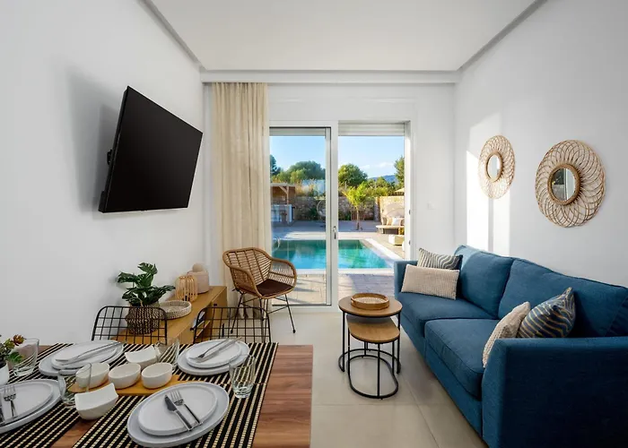 Amora Pool