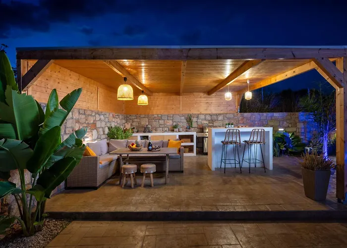 Amora Pool Villa Jenádi