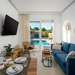 Amora Pool