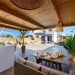 Amora Pool * Gennadi